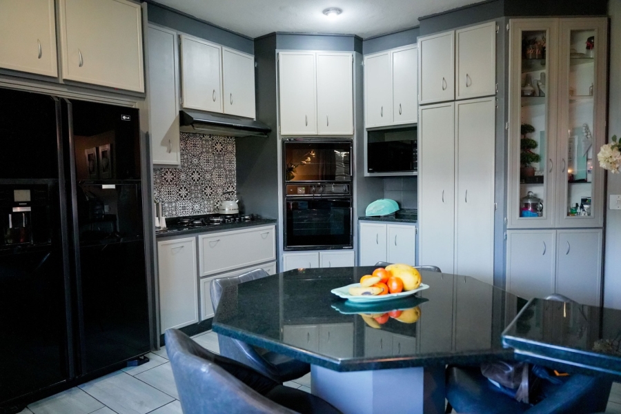 4 Bedroom Property for Sale in Wilkoppies North West